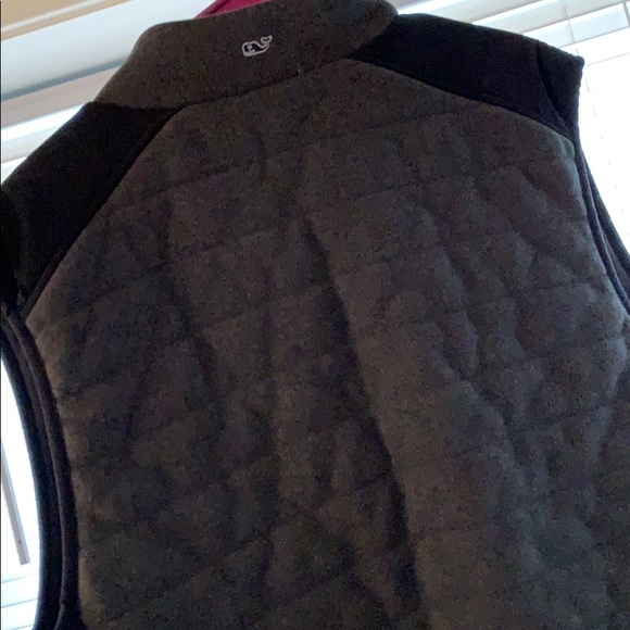 Men’s XL Vineyard Vines vest - Picture 3 of 3
